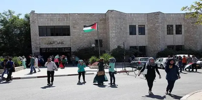 24% من الشباب الفلسطيني يفكرون بالهجرة