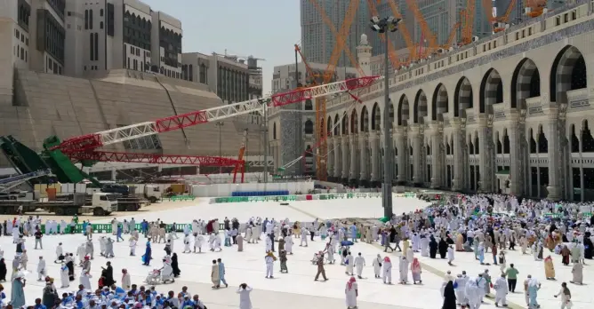 بعد عام من سقوط رافعة الحرم.. السعودية تحاكم 13 “متهما”