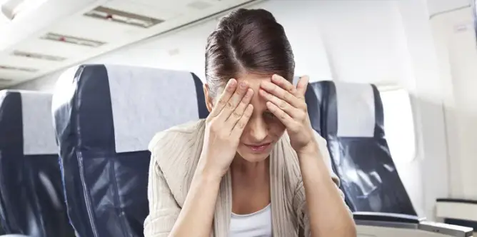 إنزال امرأتين مسلمتين من طائرة أمريكية لعدم الارتياح لهما