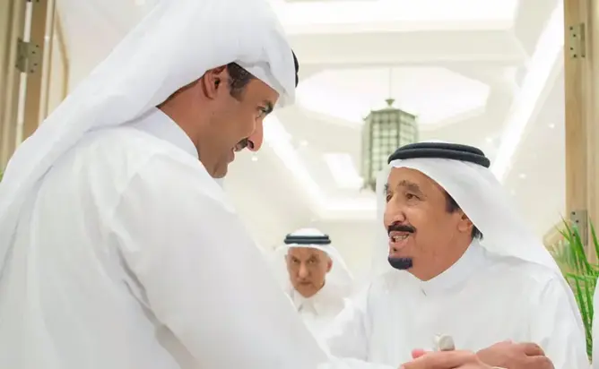 بعد العاهل الأردني.. الملك سلمان يستقبل أمير قطر بمقر إقامته بطنجة