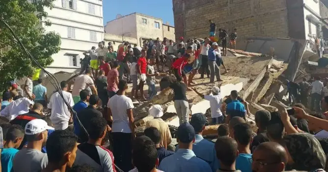 حصيلة مؤقتة.. مقتل شخص وإصابة 7 في انهيار عمارة بالبيضاء