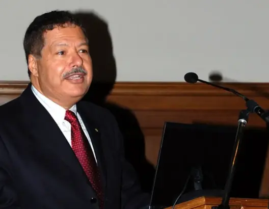 وفاة العالم المصري أحمد زويل الفائز بجائزة نوبل للكيمياء