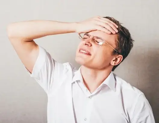 ضعف البصر يسبب الاكتئاب والوحدانية