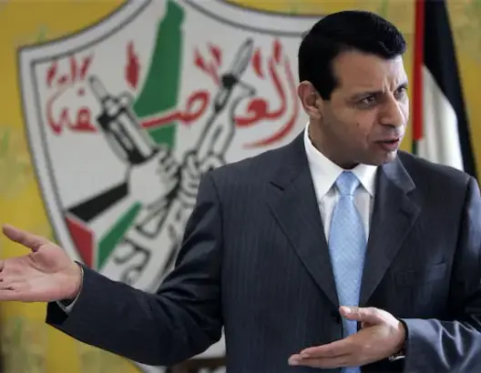 “هآرتس”: مصر والإمارات وإسرائيل تُحضّر دحلان لحكم غزة