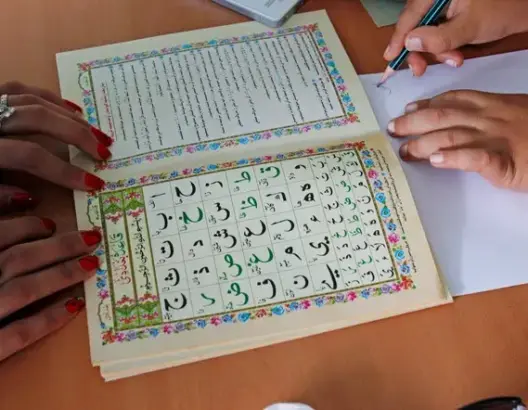 مجلس اللغات يعيد تنظيم أكاديمية محمد السادس للعربية والمعهد الملكي للأمازيغية