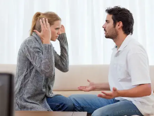 إليك 10 نصائح لتكسبي النقاش مع زوجك