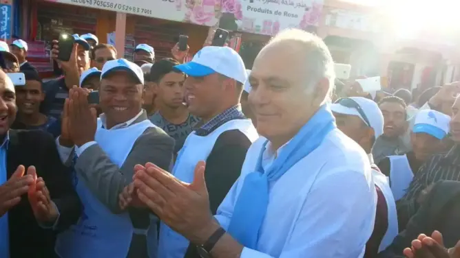 مزوار: عجبني الحال ملي تقطعات الطريق باش نجلس مع الناس