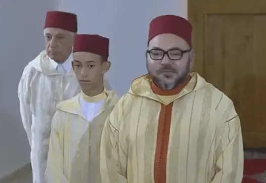 الملك يطلق بطنجة برنامجي محو الأمية ومليون محفظة
