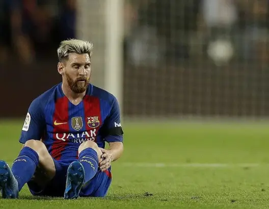الإصابة تبعد ميسي عن الملاعب لثلاثة أسابيع