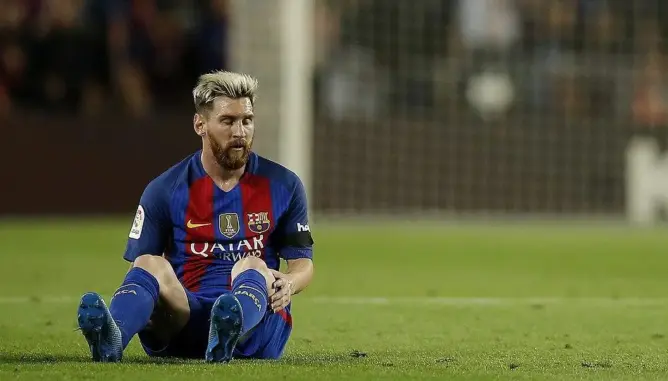 الإصابة تبعد ميسي عن الملاعب لثلاثة أسابيع