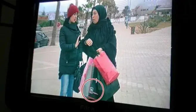 القناة الأولى تروج عبر “مداولة” لكيس بلاستيكي يعود لشركة “إسرائيلية”