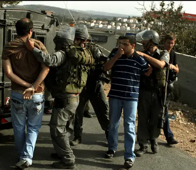 الاحتلال يعتقل 11 فلسطينيا في الضفة الغربية