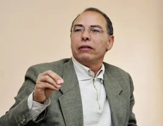 منجيب: أستغرب منع سلفي من الترشح والملك صلى خلف سلفي آخر