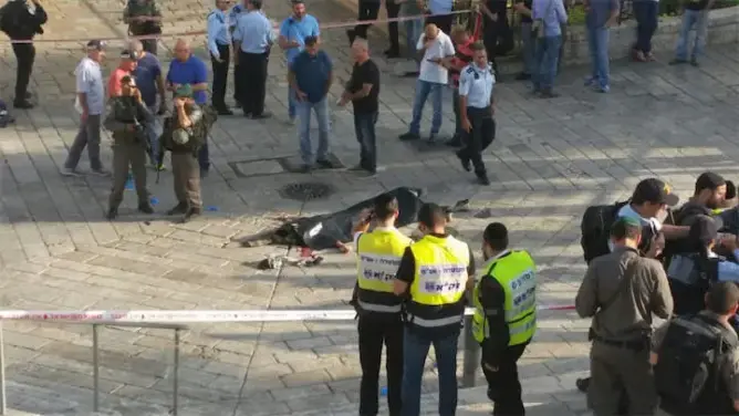 الاحتلال يعدم شابا فلسطينيا جريحا في الخليل