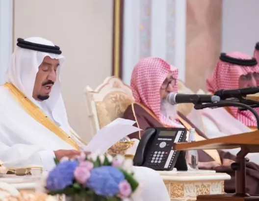 الملك سلمان يرفض استغلال الحج سياسيا