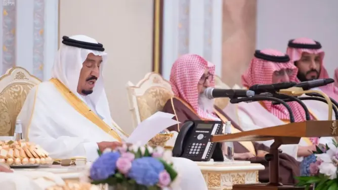 الملك سلمان يرفض استغلال الحج سياسيا