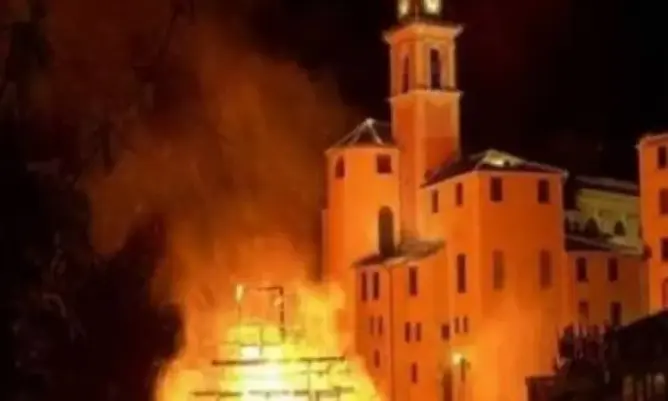 مغربي يحرق كنيسة بإسبانيا “تقربا” من الله