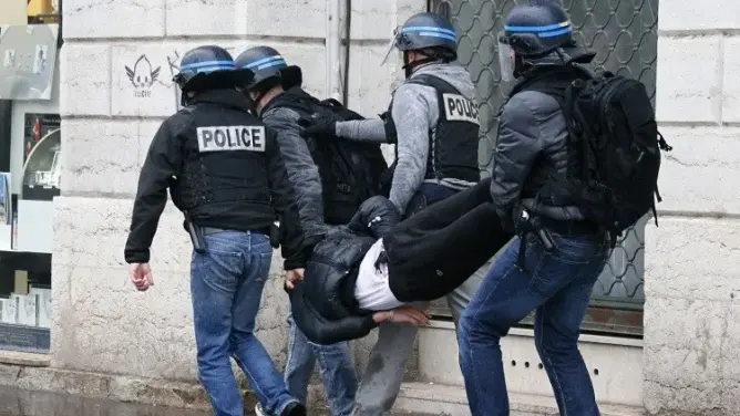 فرنسا تعتقل صبيا بتهمة “تخطيطه لهجوم على باريس”