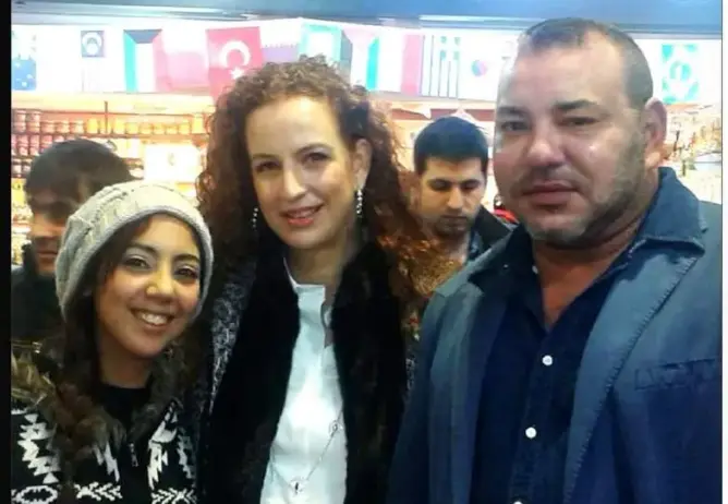 مجلة: محمد السادس ملك صور “السيلفي”