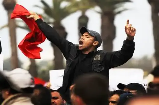 يُحكى أنَّ ..