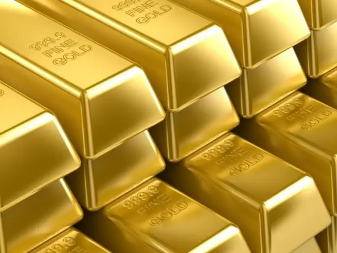 الذهب يحافظ على استقرار سعره بسبب ضعف الدولار