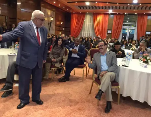 القطبية الثنائية وأحزاب سد الخصاص