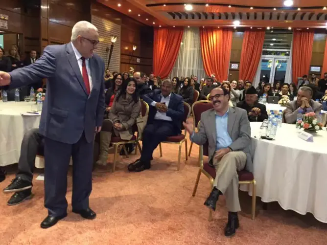 القطبية الثنائية وأحزاب سد الخصاص