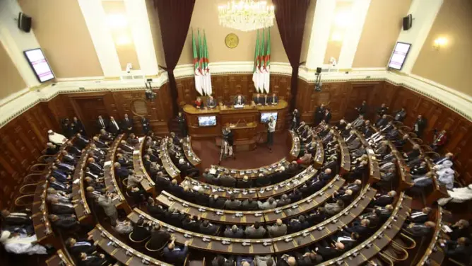 تغييرات في الحزب الحاكم بالجزائر استعدادا للانتخابات