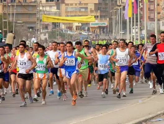العداء المغربي لمسيح  يفوز بالماراطون الدولي للدار البيضاء