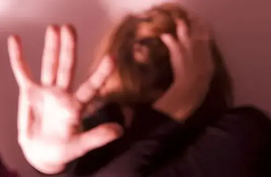 فتاة مغربية تتعرض للاغتصاب والسرقة ببروكسل