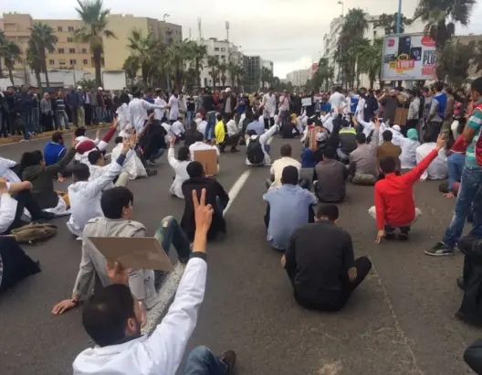 خريجو “10آلاف إطار” يحتجون بشوارع الدارالبيضاء