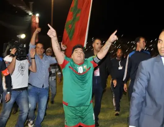 مباراة استعراضية بالعيون تجمع نجوم العالم وإفريقيا القدامى