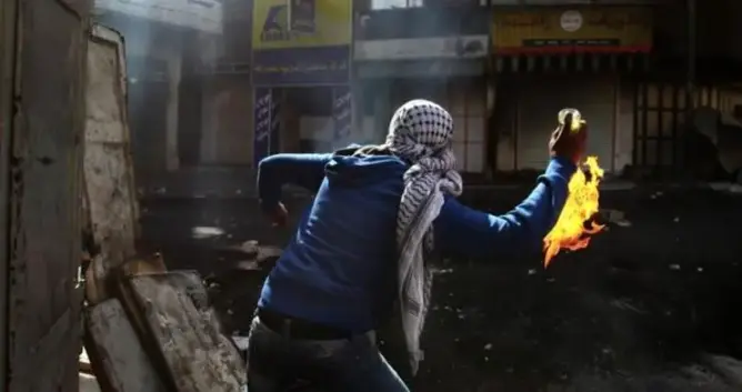 فلسطينيون يستهدفون مركبة عسكرية “إسرائيلية” بقنبلة