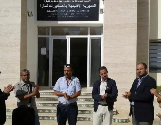 وقفة تضامنية مع أستاذ رفض تدريس مادة ليست من تخصصه