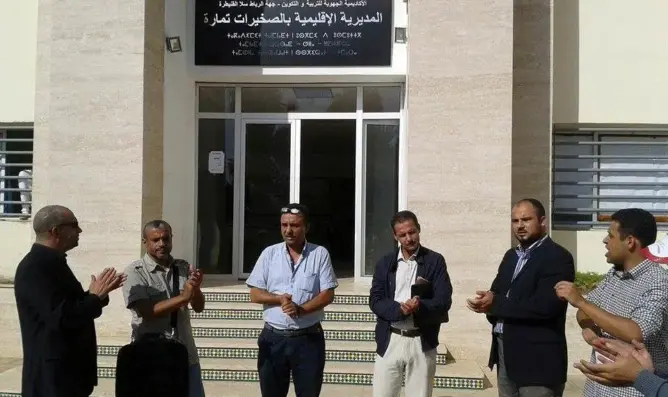 وقفة تضامنية مع أستاذ رفض تدريس مادة ليست من تخصصه