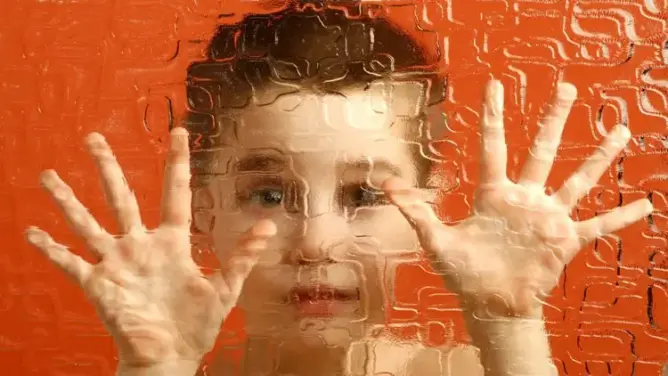 هذه هي الأعراض المبكرة لمرض التوحد