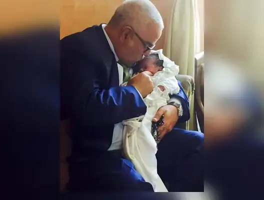 بن كيران يرزق بحفيدة جديدة (صورة)