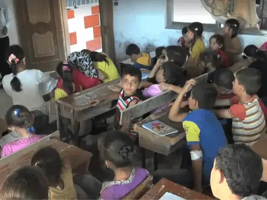 سكان درعا يحولون بيوتهم لفصول دراسية