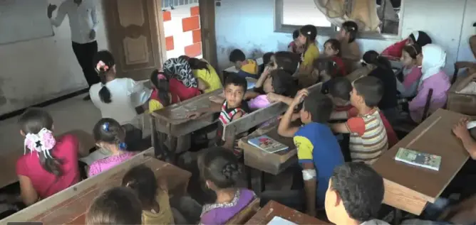 سكان درعا يحولون بيوتهم لفصول دراسية