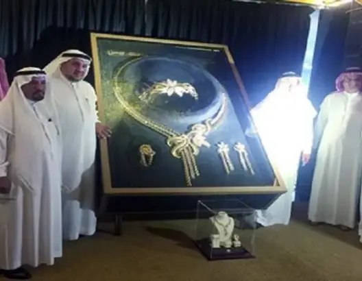 سعوديون يصنعون أثقل طقم من الذهب