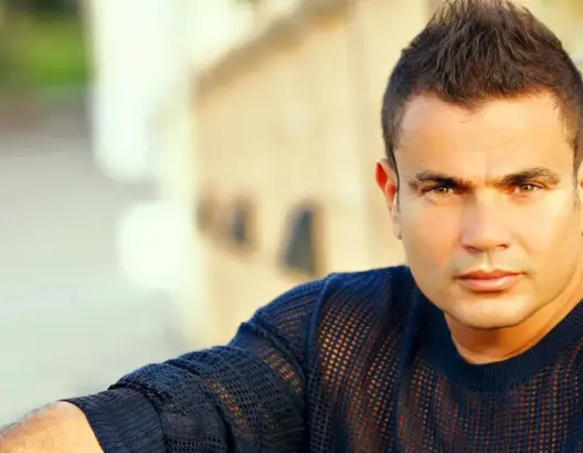 عمرو دياب يحتفل بعيد ميلاده الـ55
