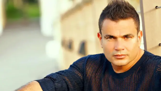 عمرو دياب يحتفل بعيد ميلاده الـ55