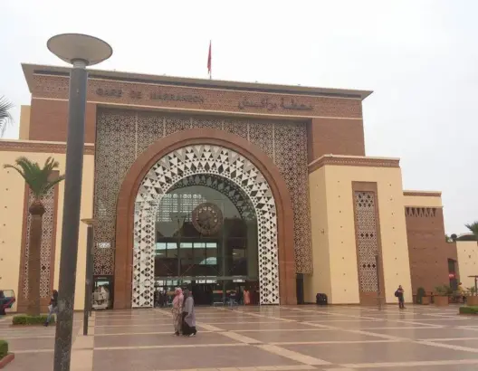 نصف كهرباء محطة القطار بمراكش من الطاقة الشمسية