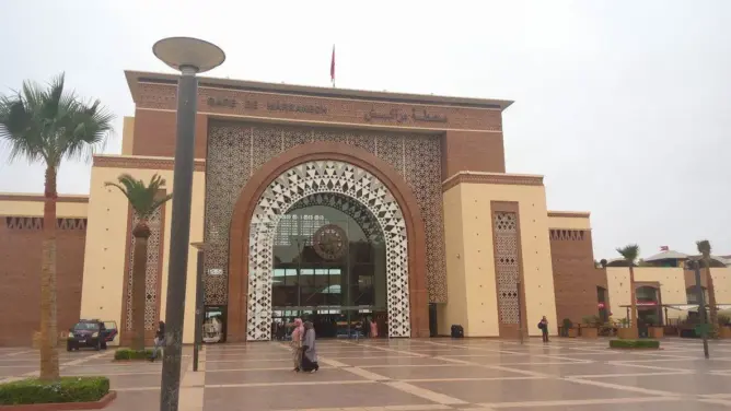 نصف كهرباء محطة القطار بمراكش من الطاقة الشمسية