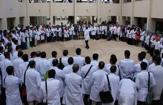 “المتدربون” ينسحبون من الأقسام احتجاجا على تأخر تعويضاتهم