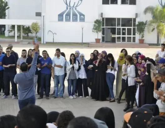 طلبة معهد البريد يحتجون ضد طرد زملائهم من الدراسة