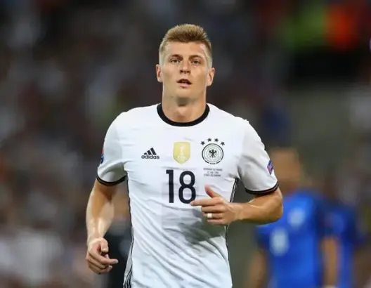 ريال مدريد يمدد عقد الألماني “كروس” لغاية 2022