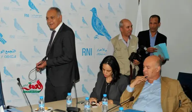 الأحرار يقبل استقالة مزوار ويعقد مؤتمرا لانتخاب أخنوش رئيسا