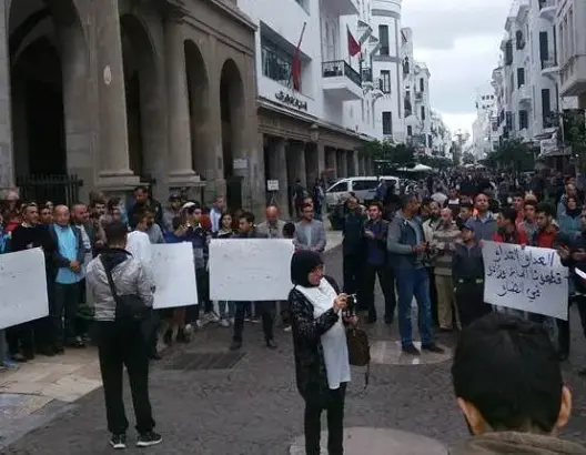 عشرات التطوانيين يخرجون للشارع احتجاجا على قطع المياه