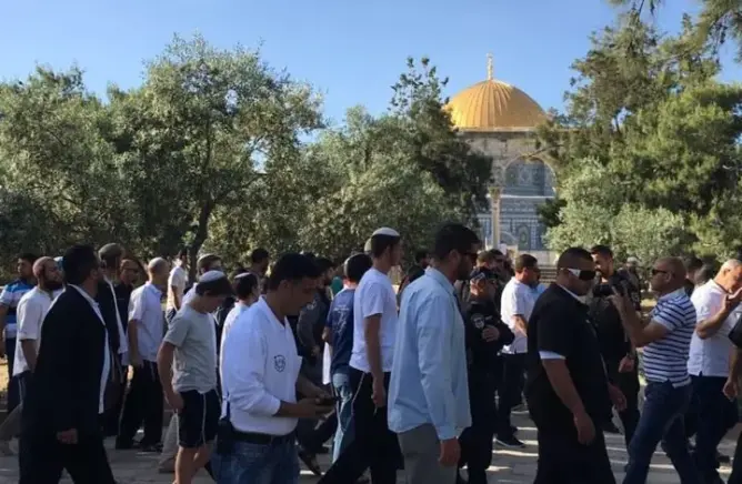 عشرات المستوطنين يقتحمون الأقصى في “عيد الغفران”